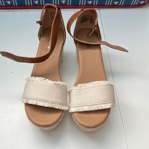 Platform sandals